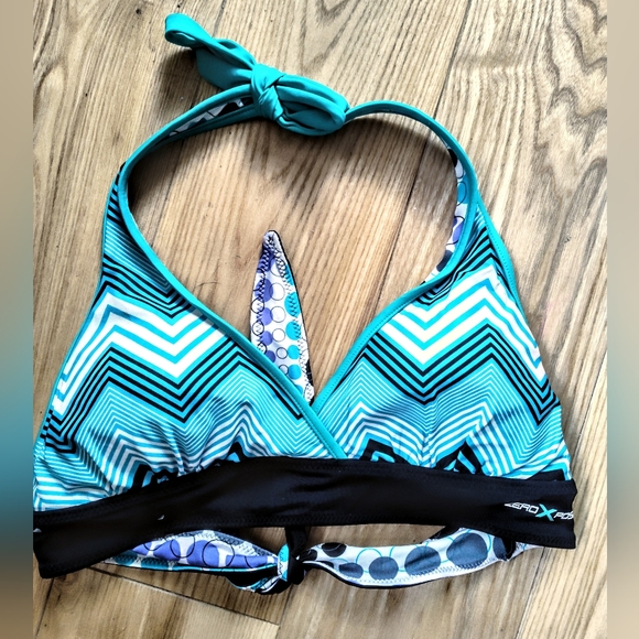 Swim top Summer Sale 🌼 - Picture 3 of 3